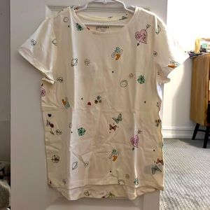 Kids short sleeve tee, crème color with designs, large girls